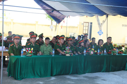 Bộ môn Tâm lý tiếp sức học sinh nghèo vượt khó đến trường